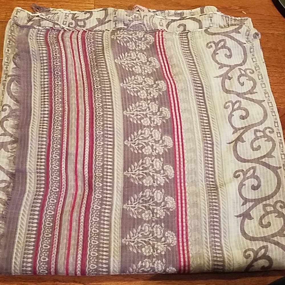 Laritta sheer scarf